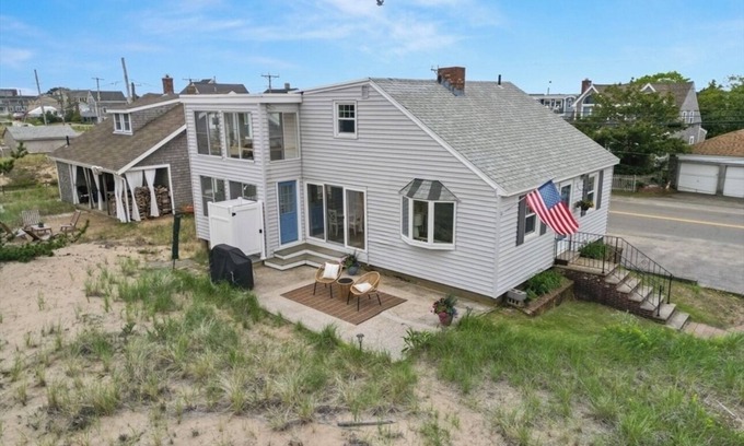 Newbury Casa | NEW LISTING DISCOUNT Oceanfront on Plum Island w/4+ bedrooms. Family friendly!