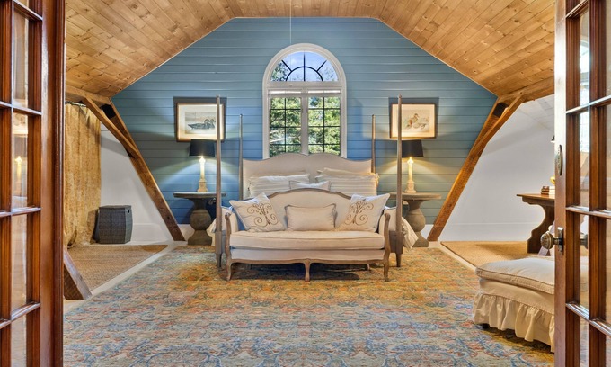 Richmond Apartamento | New listing! Dublinshire Farm #3: Stunning grand apt in lovely country barn.