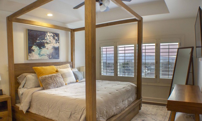 North Logan Casa | NEW LISTING! Entire Beautiful Mountain Home (3,300+ SQFT) with incredible views