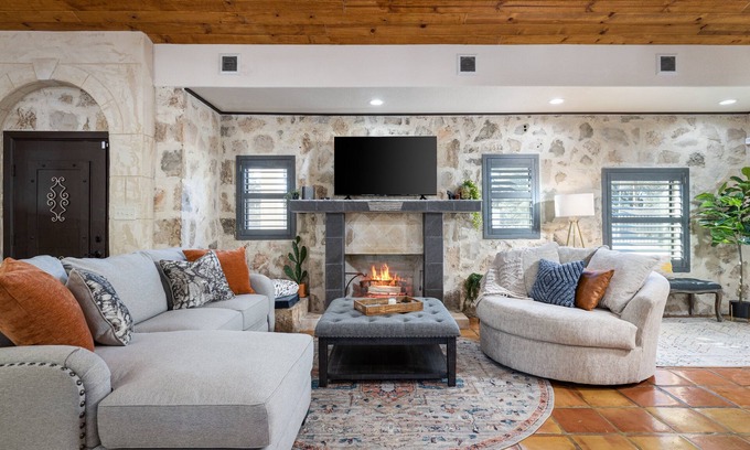 Helotes Casa | ❀New Listing❀ Evelyn Rose House ❀ Mins to The Rim/LaCantera/Six Flags/Helotes