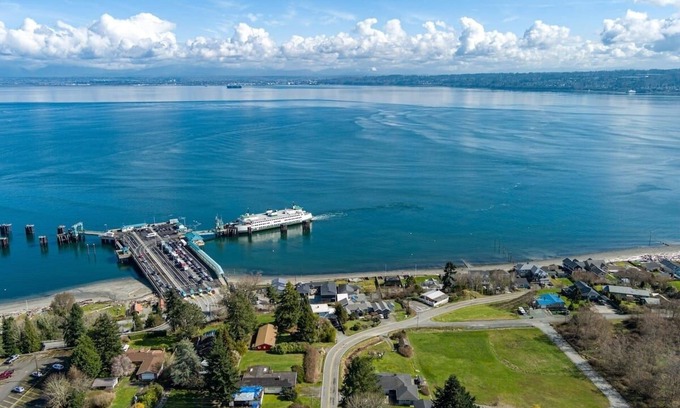 Clinton Casa | NEW LISTING! Ferry Vacation Rental by RedAwning