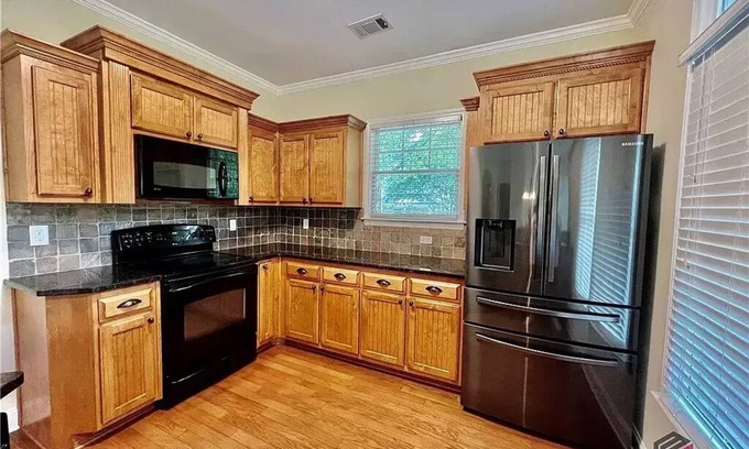 Athens Condominio | New listing for Game night luxury 2 bedroom 2 bath condo with walking to stores