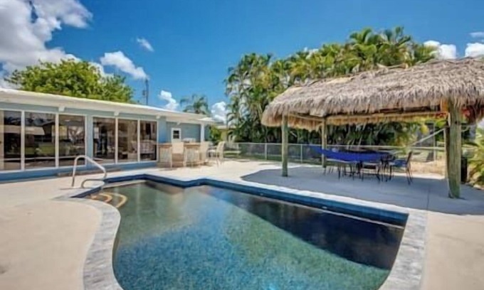 Fort Myers Casa | NEW LISTING! Heated Pool, Canal, Outdoor Bar, King Bed
