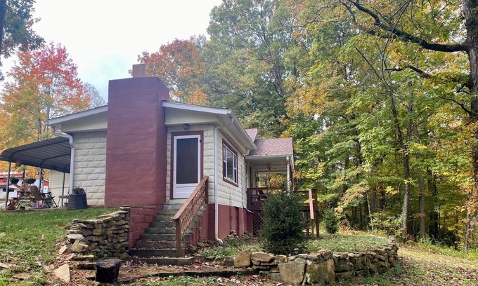 Dayton Casa | NEW LISTING! Historic Mountain Farmhouse by RedAwning