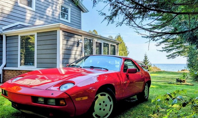 Cleveland Casa | New Listing: Lake Michigan beach home: kayaks, games, PS5, foosball, volleyball