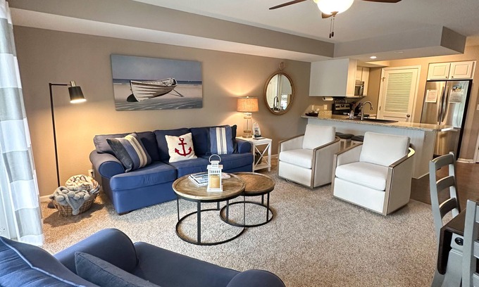 Lakeland Condominio | NEW LISTING *Lakefront* Sleeps 6* Pool*