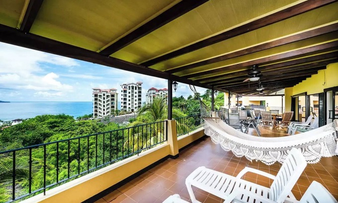Playa Flamingo Alquiler De RV | New Listing! LOCATION! Views! Space! ★