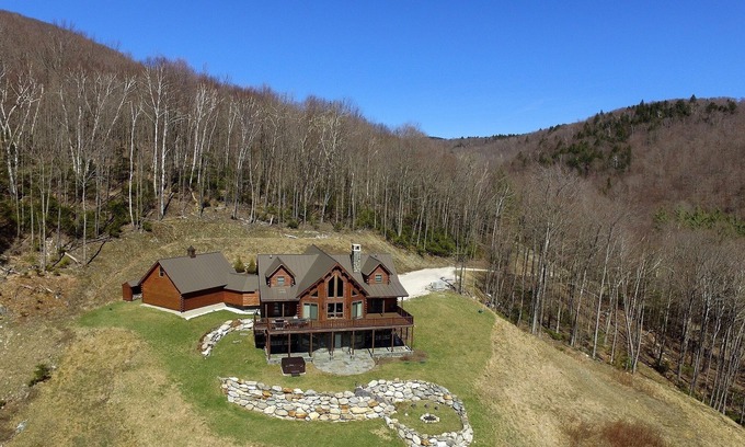 Pittsfield Casa | Nuevo listado - casa de madera de lujo con vistas impresionantes