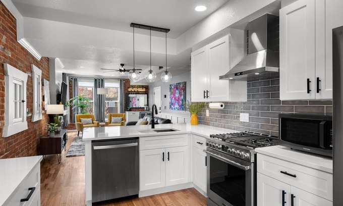 City Park West Condominio | New Listing! Luxury Meets History in Our Cheesman Park Condo