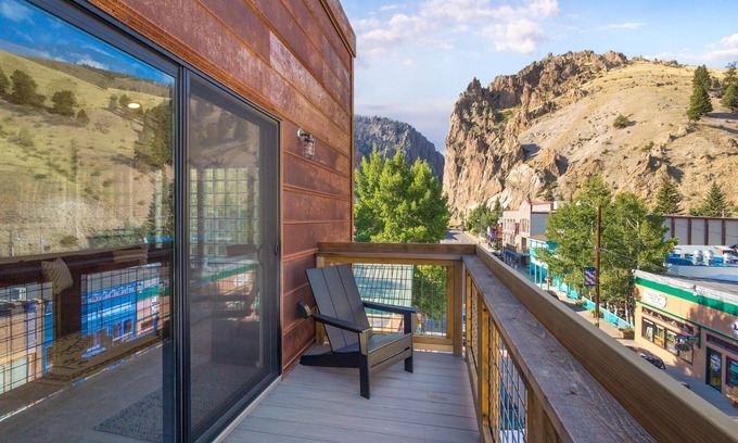 Creede Condominio | New Listing! Luxury Uptown Loft and Studio Combo-Heart of Downtown Creede