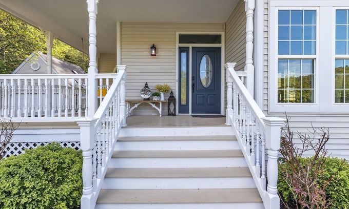 Saint Albans Casa | NEW LISTING! Luxury Golf Retreat with HOT TUB Near Dreamy Wedding Venues by RedAwning