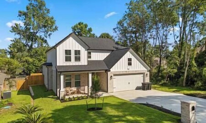 Walden on Lake Conroe Casa | New Listing* Modern Lake Conroe Oasis Pool Access, Near Golf, New Listing Modern Lake Conroe Oasis