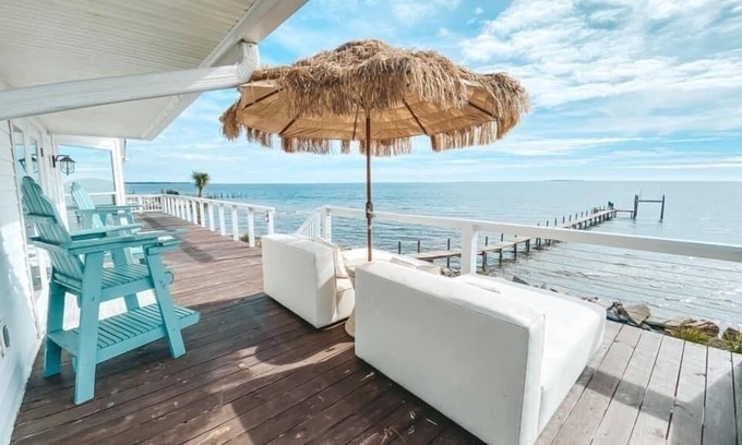 Carrabelle Casa | New Listing! Magdalay Bay 3BR/2BA house with a dock!