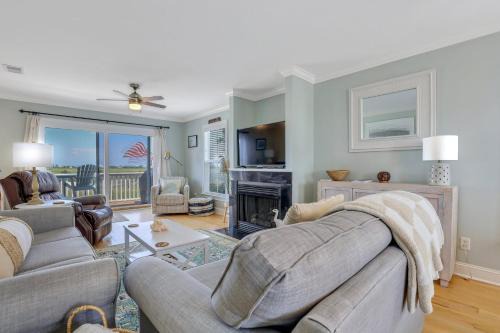 Saint Helena Island Casa | New Listing! Marsh & Harbor Island Views in a Wildlife Sanctuary