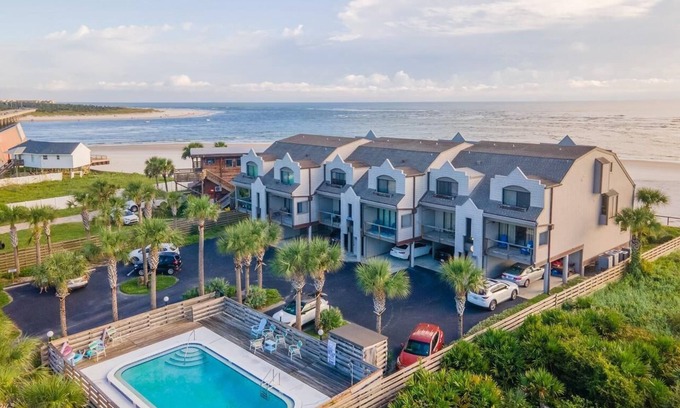St. Augustine Condominio | NEW LISTING - Oceanfront Condo ~ Best Location!