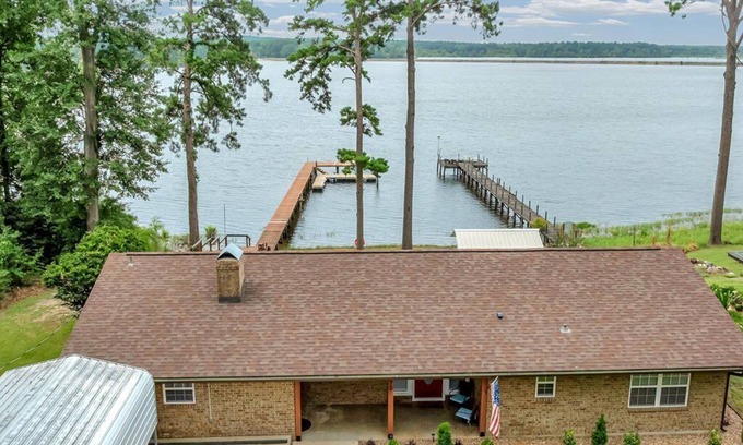 Hemphill Casa | New Listing- On Toledo Time, Hemphill. TX