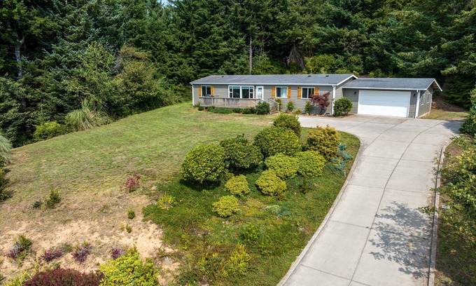 Florence Casa | *New Listing* Peaceful Hilltop Home, Newly Remodeled, Private, Gas Grill, Walk to Lake!