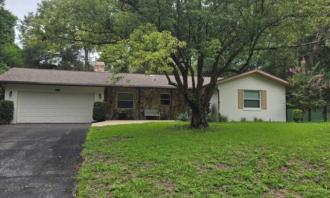Dunnellon Casa | Pet friendly remodeled home in Rio Vista offering private Rainbow River access