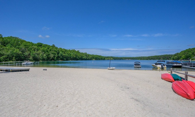 Mashpee Casa | NEW LISTING PRICED TO RENT! WALK TO PETERS POND BEACH ASSOCIATION 3BD