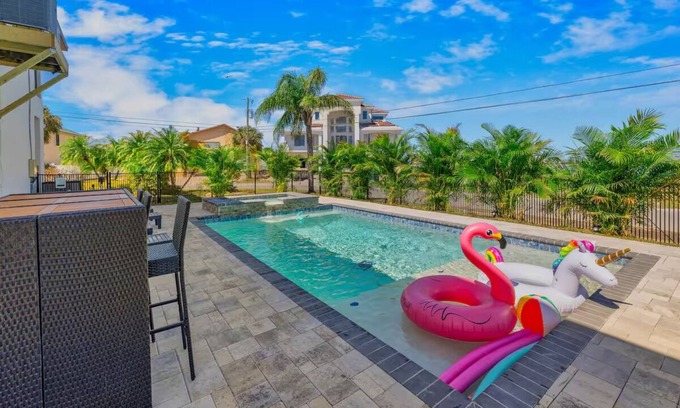 Spring Hill Casa | New Listing - Private Estate w/ Heated Pool+Arcade+Pickleball+Kayaks+Waterfront