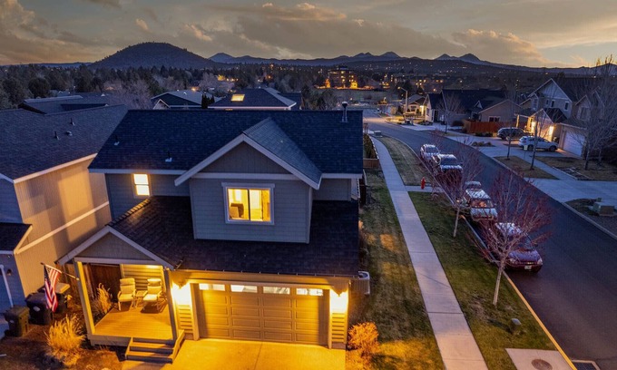 Mountain View District Casa | New Listing! Private Hot Tub ~ Mountain Views