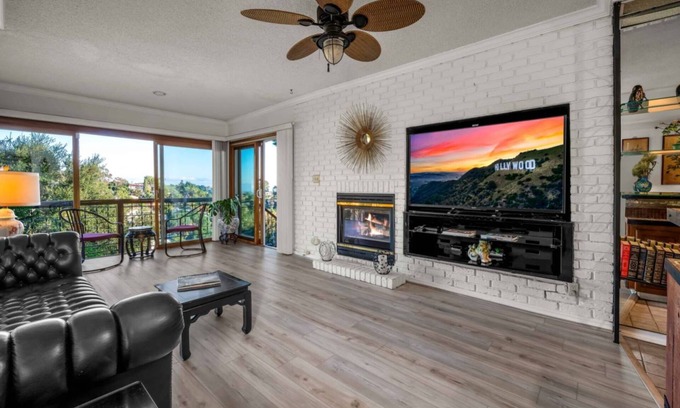 Hollywoodland Casa | New Listing Promo! Experience The Hollywood Hills Views