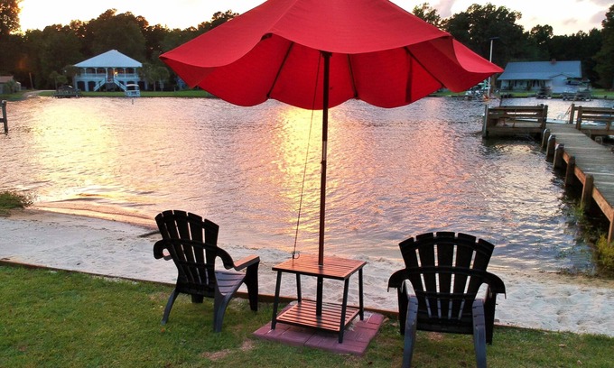 Summerton Casa | ¡NUEVO LISTADO! Lake Marion Lakefront! Rampa, Capacidad 12, Wi-Fi, Cable