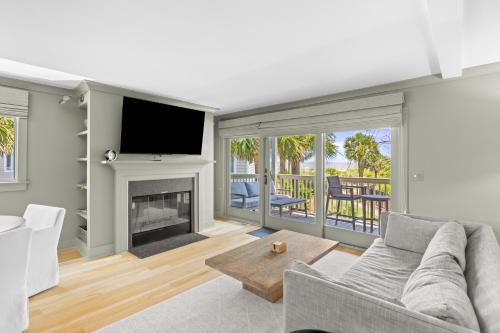 Isle of Palms Apartamento | New Listing! Seagrove Villa 3A - Luxurious Ocean View!