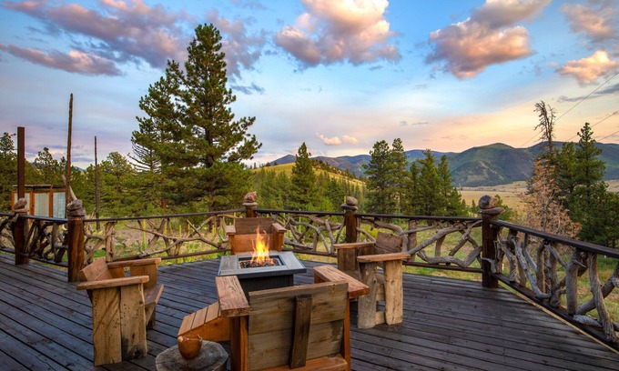 Creede Casa | New Listing! Secluded Mountain Retreat - Hot Tub - 15 Mins to Creede