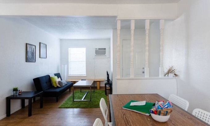 Johnston Terrace Casa | ¡Nuevo listado! Simple y confortable de 2 recámaras cerca del centro / AUS