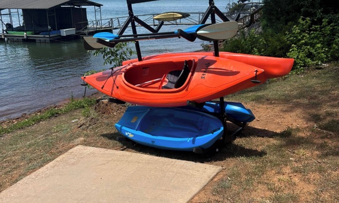 Anderson Casa | NEW LISTING Spacious 5-bedroom lakefront house in Anderson, 13 miles to Clemson