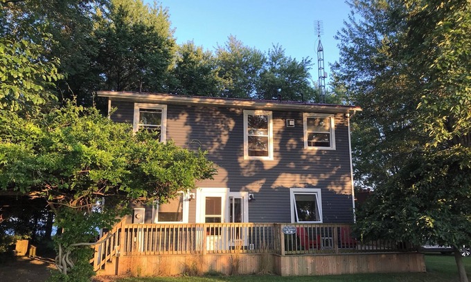 Romney Cabaña | NEW LISTING! Spacious Beachfront Retreat on Lake Erie