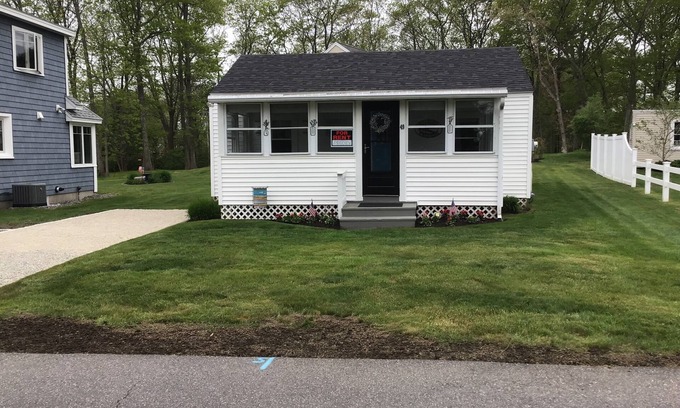 York Beach Cabaña | New Listing. The Bay Watch cottage. Beautiful views of Skipper Bay in York, ME.