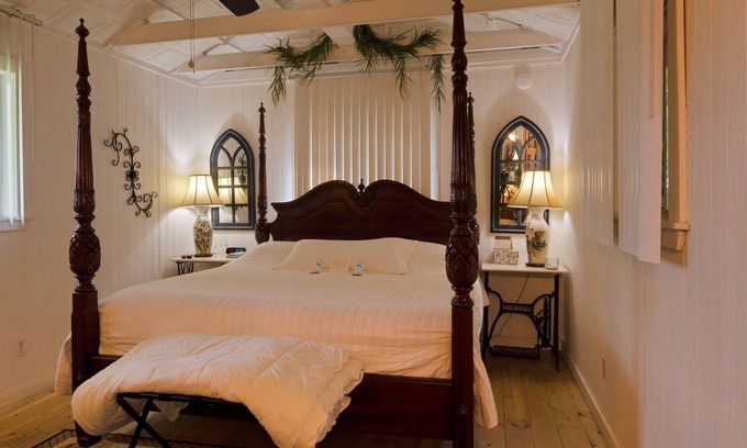 Tyler Cabina | NEW LISTING! The Lazy Squirrel (1-Bedroom Cabin) by RedAwning