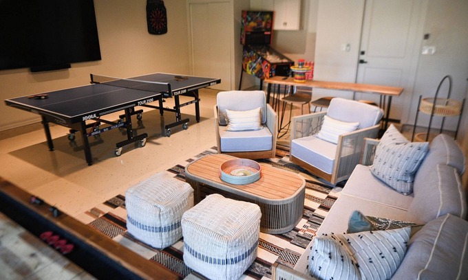 Norman Casa | --- NEW LISTING --- The Pickard at OU - a LUXURY family entertaining retreat!