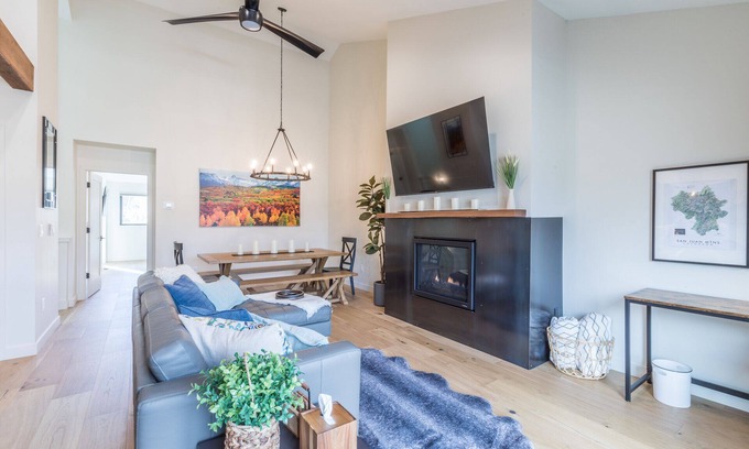 Ridgway Casa | New Listing - The Summit! Brand New Luxury Townhome-Air Conditioning