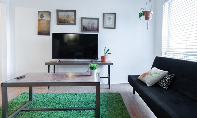 Johnston Terrace Casa | New Listing! Thrifty + functional 1BD Apt near AUS and downtown