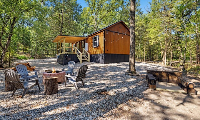 Ringold Cabina | NEW LISTING Tiny cabin, full kitchen, private back deck, fire pit, near lake