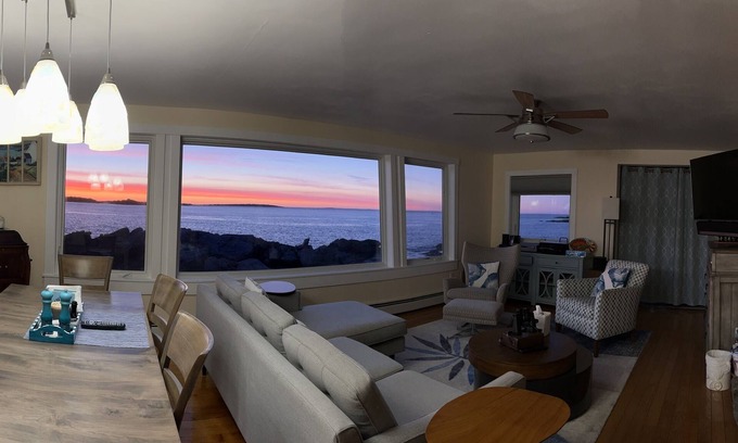 Peaks Island Casa | NUEVA LISTA ☼ Unique Oceanfront Home