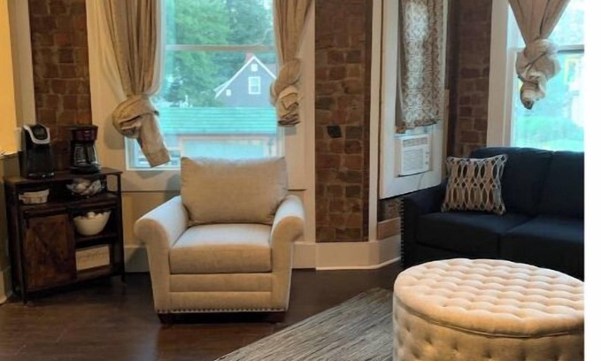 Bloomington Apartamento | New Listing! Updated lovely one bedroom apartment!