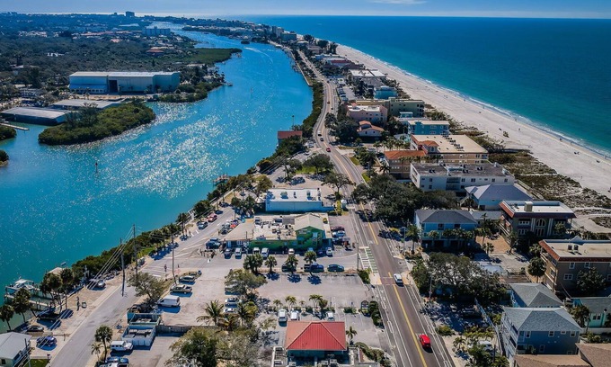 Independence Square Apartamento | New Listing Enjoy our Aqua Beach Suite 2 bedroom walk to BEACH