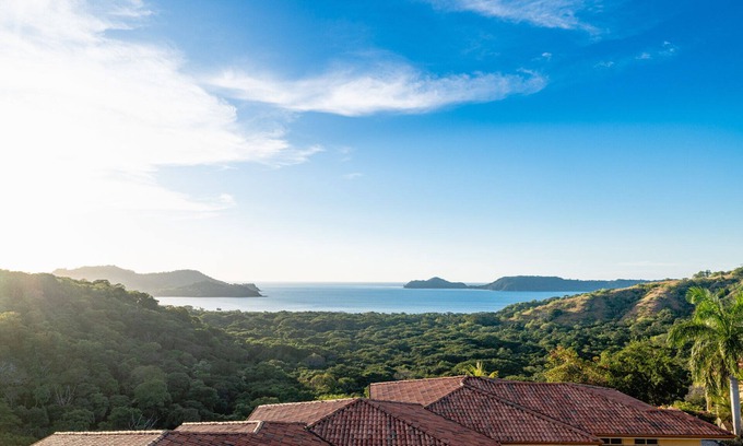 Playa Panamá Condominio | New Listing! Well appointed 3 bedroom Condo with Expansive Ocean Views