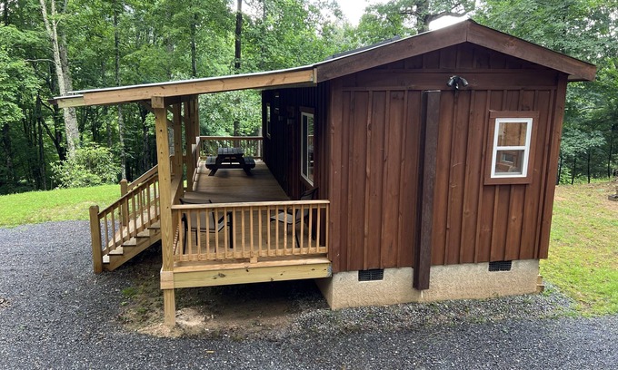 Waynesville Cabina | New listing Secluded NEW Cabin close to Waynesville & Lake Junaluska
