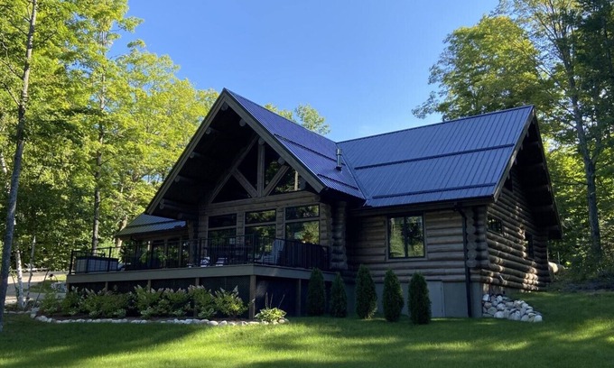 Boyne Falls Cabina | New Log Cabin on beautiful lake in Michigan in America's Summer Golf Capital!