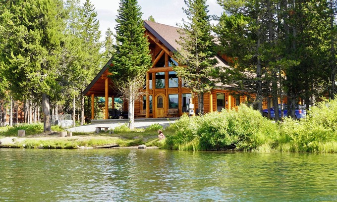 Island Park Cabina | Cabaña de montaña en el río Snake, 2 acres de bosque a 20 millas de Yellowstone
