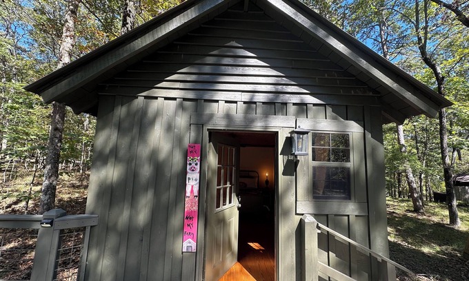 Fort Payne Casa | *NEW* Logged Inn! 3mi to DeSoto State Park
