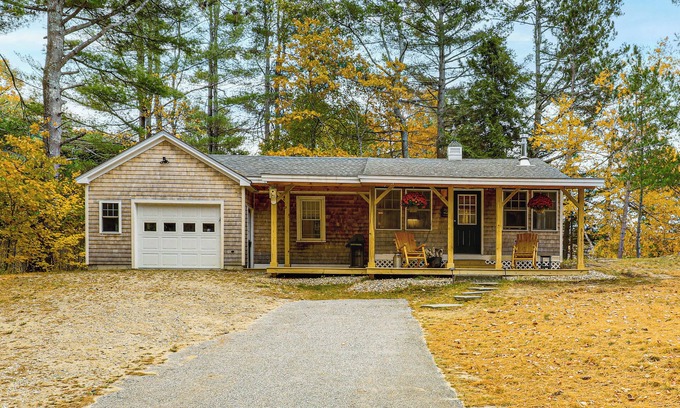 New London Cabaña | New London Cottage w/ Grill, Lake & Beach Access