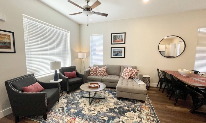 Chattanooga Casa | New - Lookout Views 2 Br/2BA Sleeps 8 next to OddStory Brewery! Pet friendly!