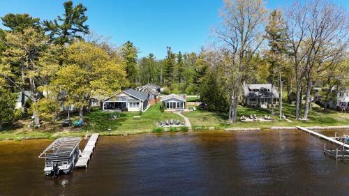 Oscoda Casa | New! Loon Lodge - Lakefront With Private Dock!
