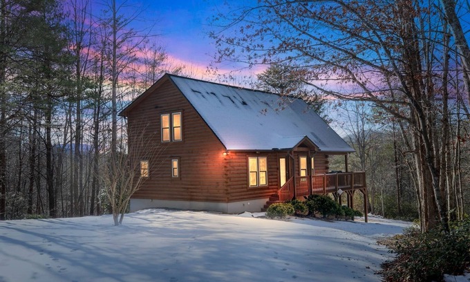 Sweetbriar Farms Cabina | NEW! Lost in Bearadise (3-Bedroom Cabin) with Pool